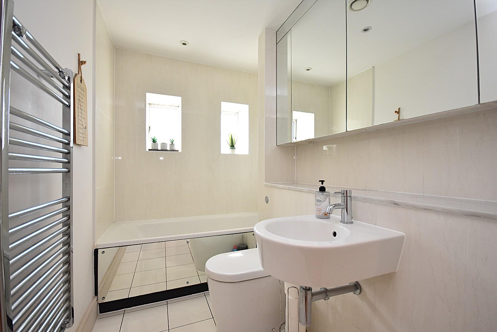 317 Woodlands, Hayes Point, Sully, CF64 5QF